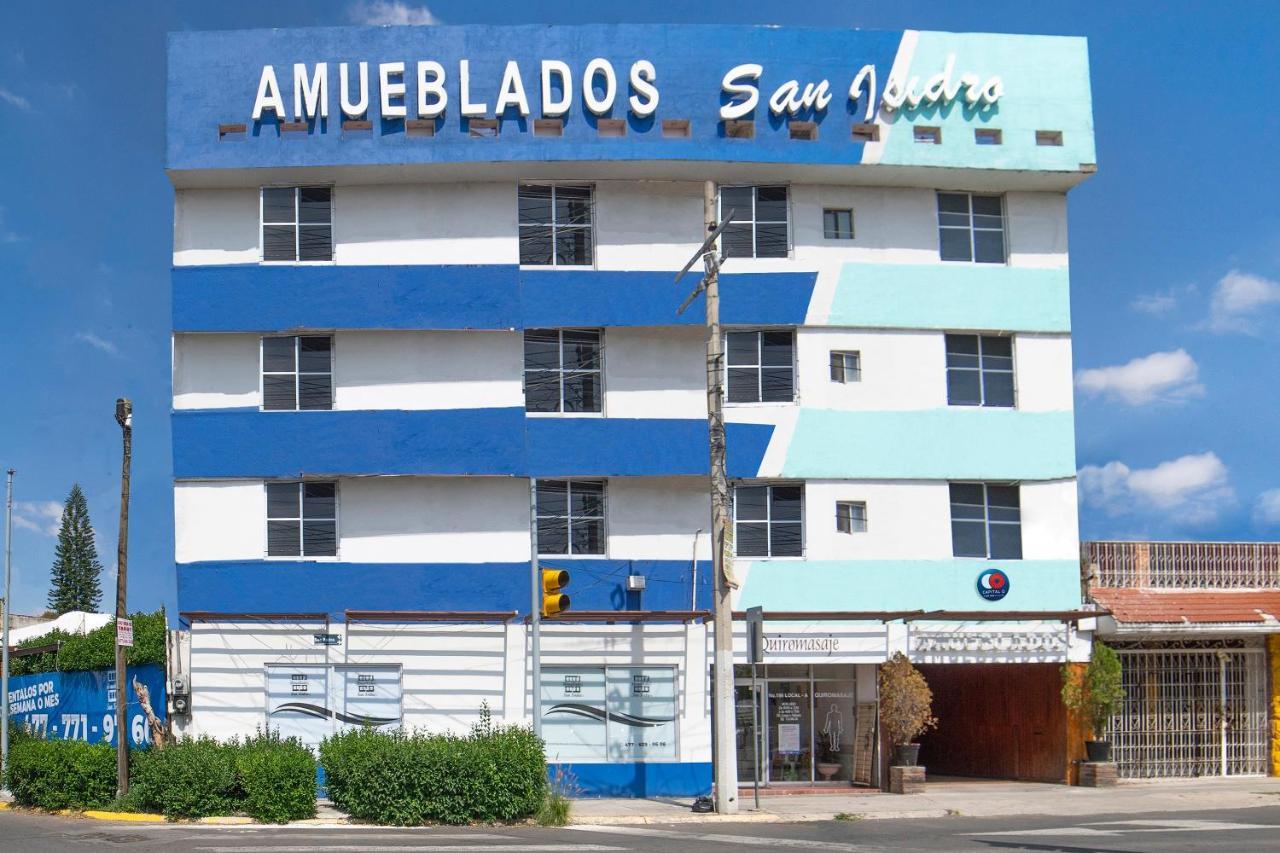 Amueblados San Isidro Hotel Leon Ngoại thất bức ảnh