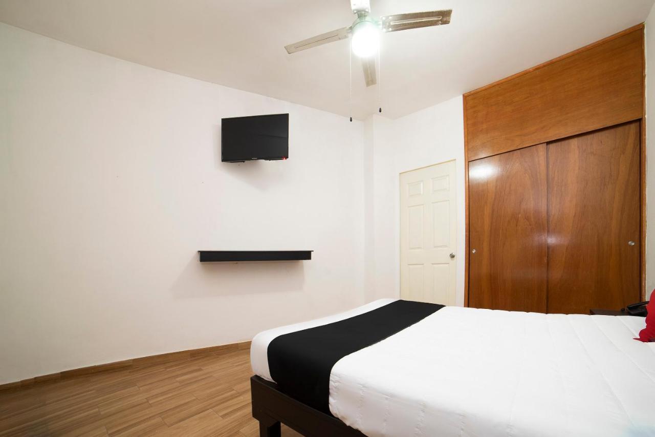 Amueblados San Isidro Hotel Leon Ngoại thất bức ảnh