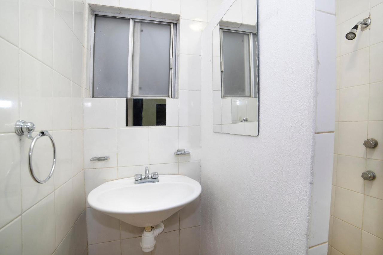 Amueblados San Isidro Hotel Leon Ngoại thất bức ảnh
